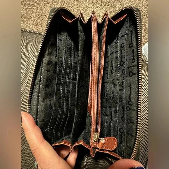 Fossil RFID Large Leather Zip Around Key Per Wallet - Picture 10 of 10